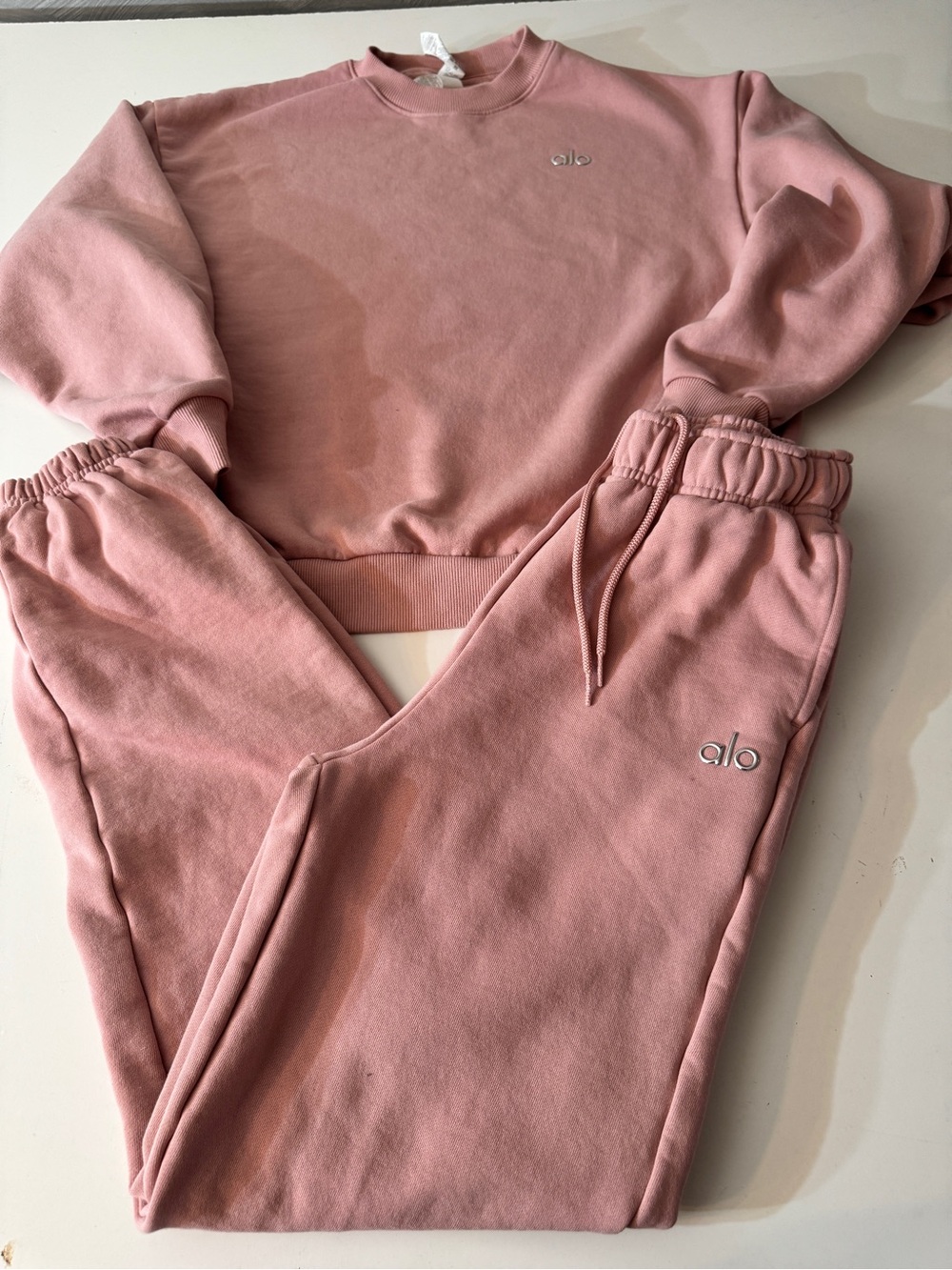ALO Yoga Rose Pink Sweatshirt & Joggers Set - Picture 2 of 5